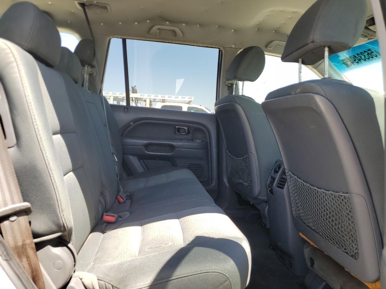 2007 Honda Pilot Lx VIN: 5FNYF18117B010892 Lot: 56334945