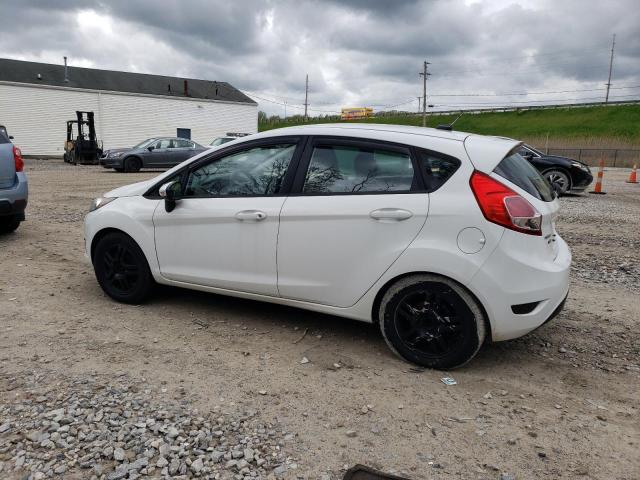 Hatchbacks FORD FIESTA 2015 Biały