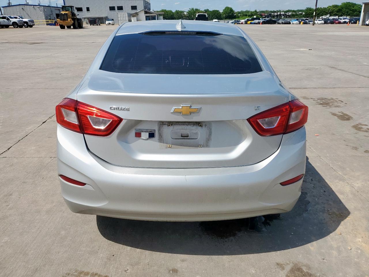 2018 Chevrolet Cruze Lt VIN: 1G1BE5SM7J7240221 Lot: 56234745