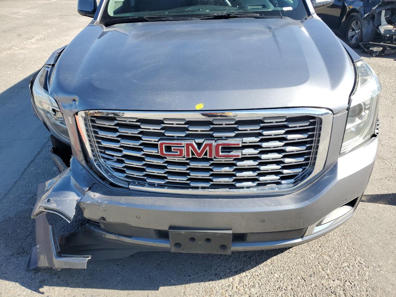 2018 GMC Yukon Xl Denali VIN: 1GKS2HKJ4JR180611 Lot: 56001535