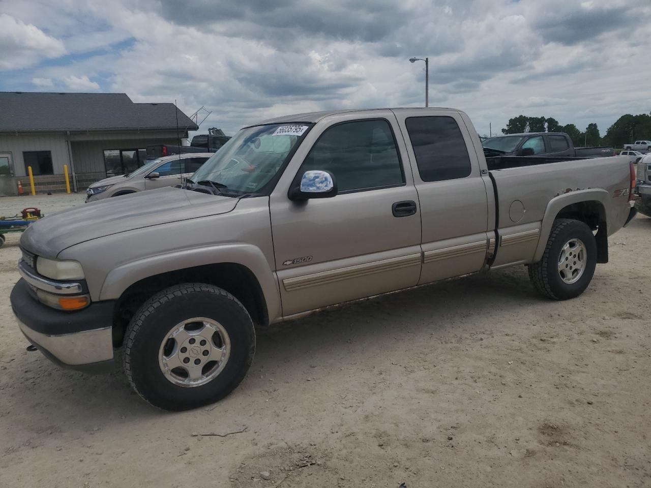 2002 Chevrolet Silverado K1500 იყიდება Columbia-ში, MO - Rear End