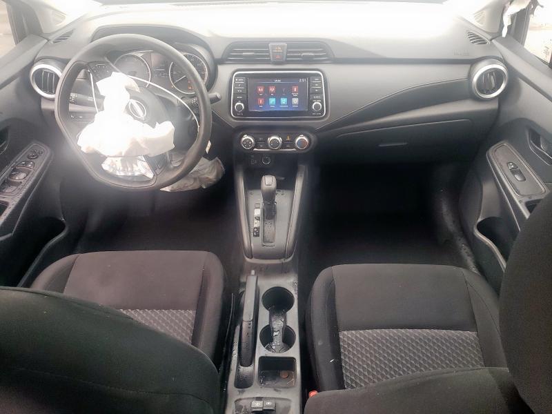  NISSAN VERSA 2024 Сріблястий