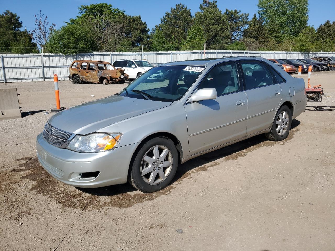2000 Toyota Avalon Xl for Sale in Elgin, IL - Rear End
