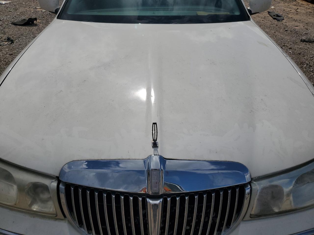 2002 Lincoln Town Car Executive VIN: 1LNHM81W02Y613809 Lot: 64947255