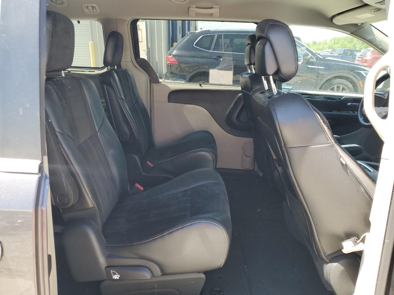 2014 Chrysler Town & Country Touring L VIN: 2C4RC1CG9ER363892 Lot: 55944445