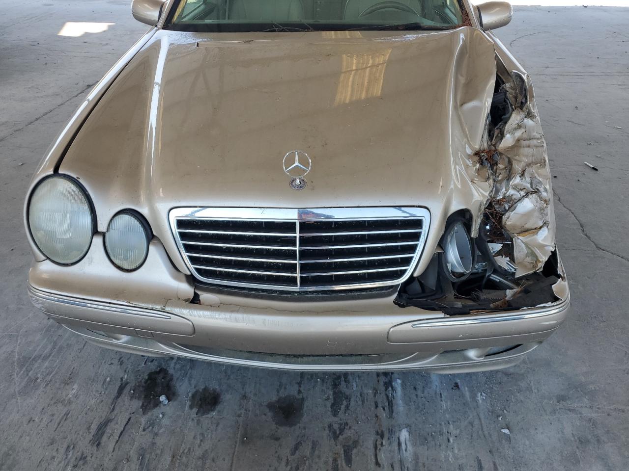 2000 Mercedes-Benz E 320 VIN: WDBJF65J2YB160984 Lot: 54816465
