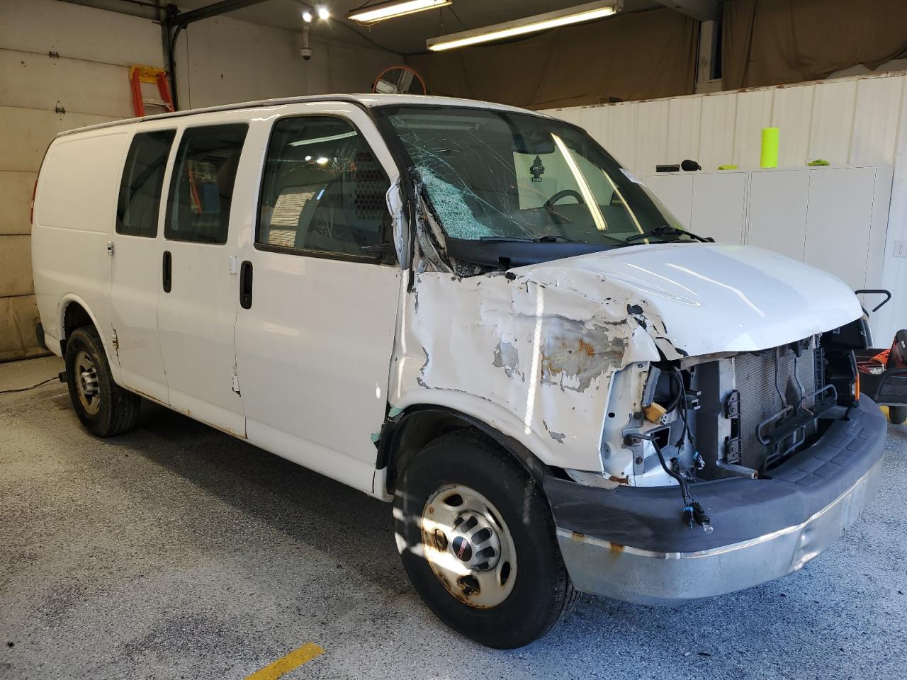 2014 GMC Savana - Image 4