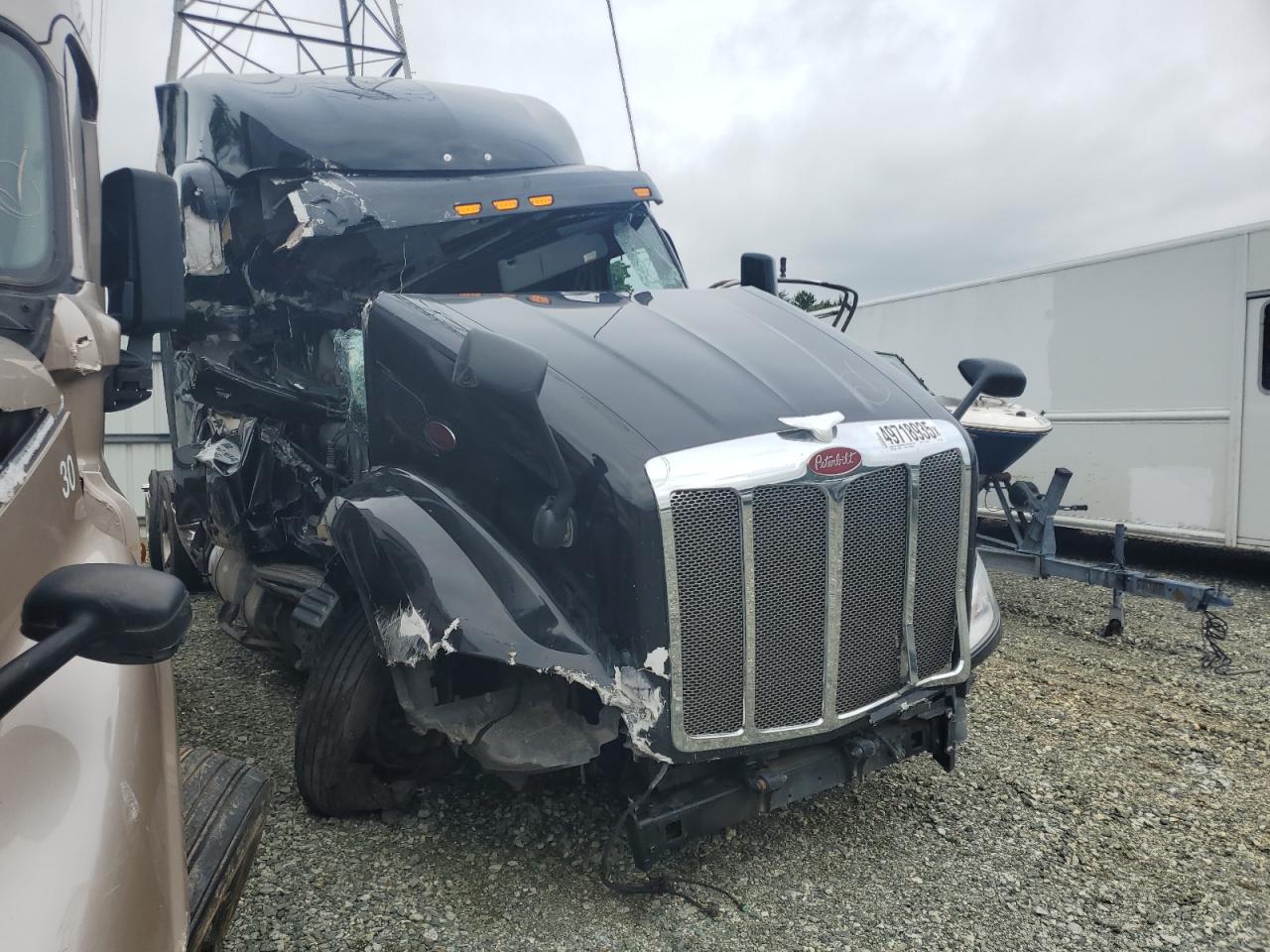 Mebane, NC에서 판매 중인 2022 Peterbilt 579 Semi Truck - All Over