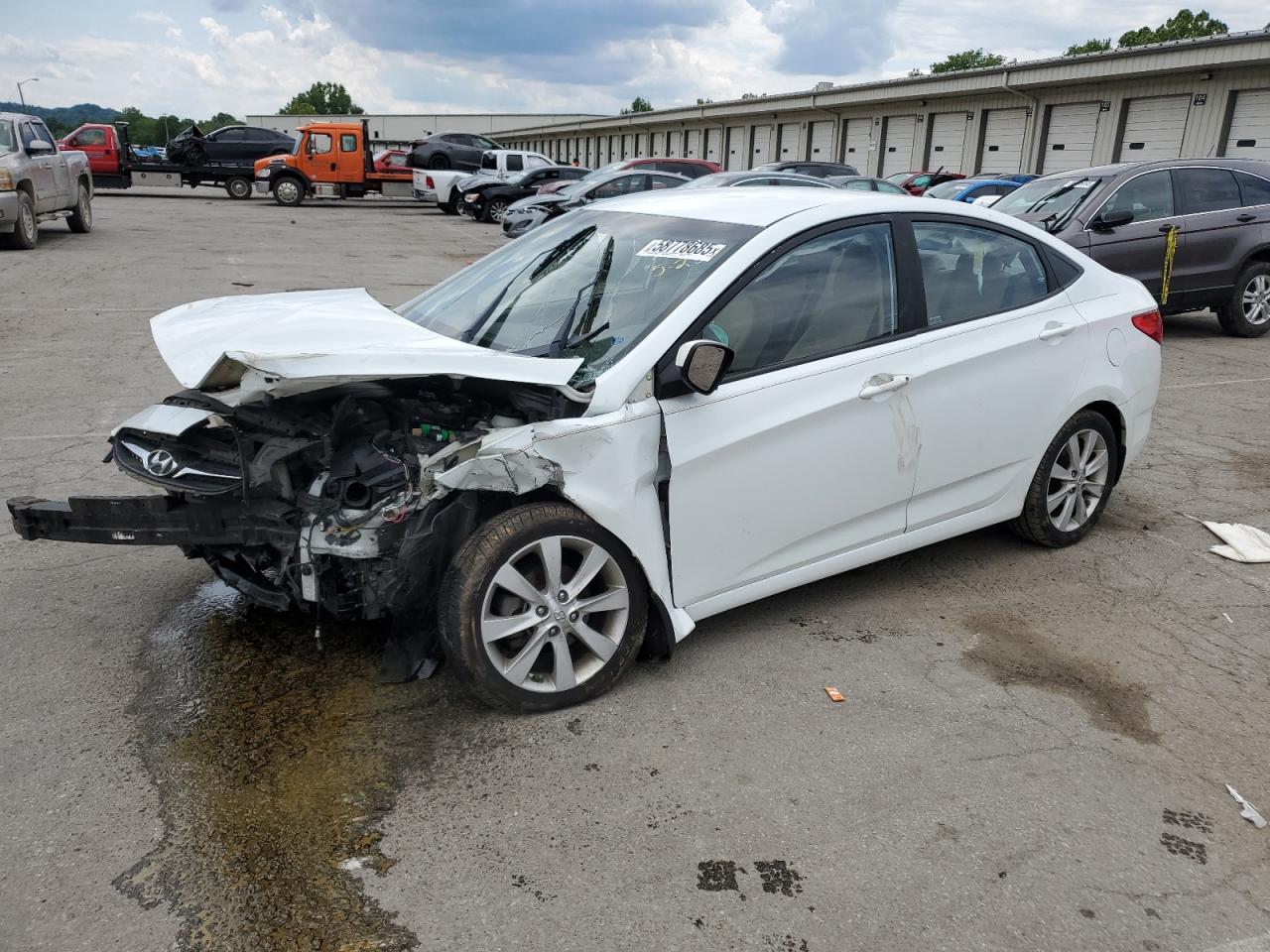 2013 Hyundai Accent Gls for Sale in Louisville, KY - Front End