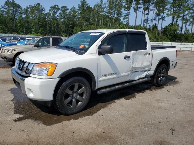  NISSAN TITAN 2015 Biały