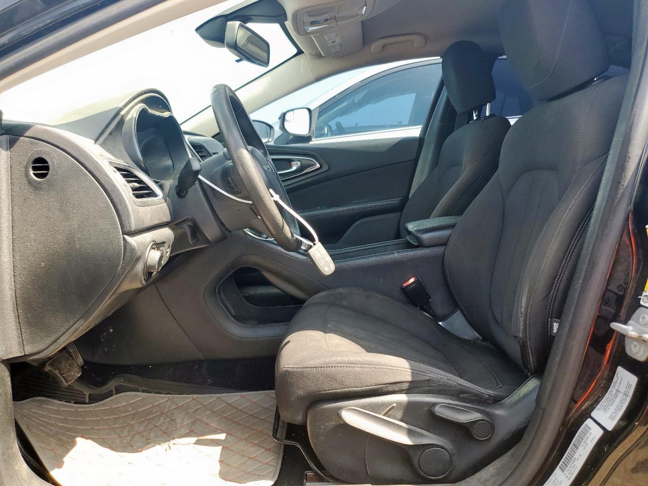 2015 Chrysler 200 Limited VIN: 1C3CCCAB7FN698256 Lot: 58822325