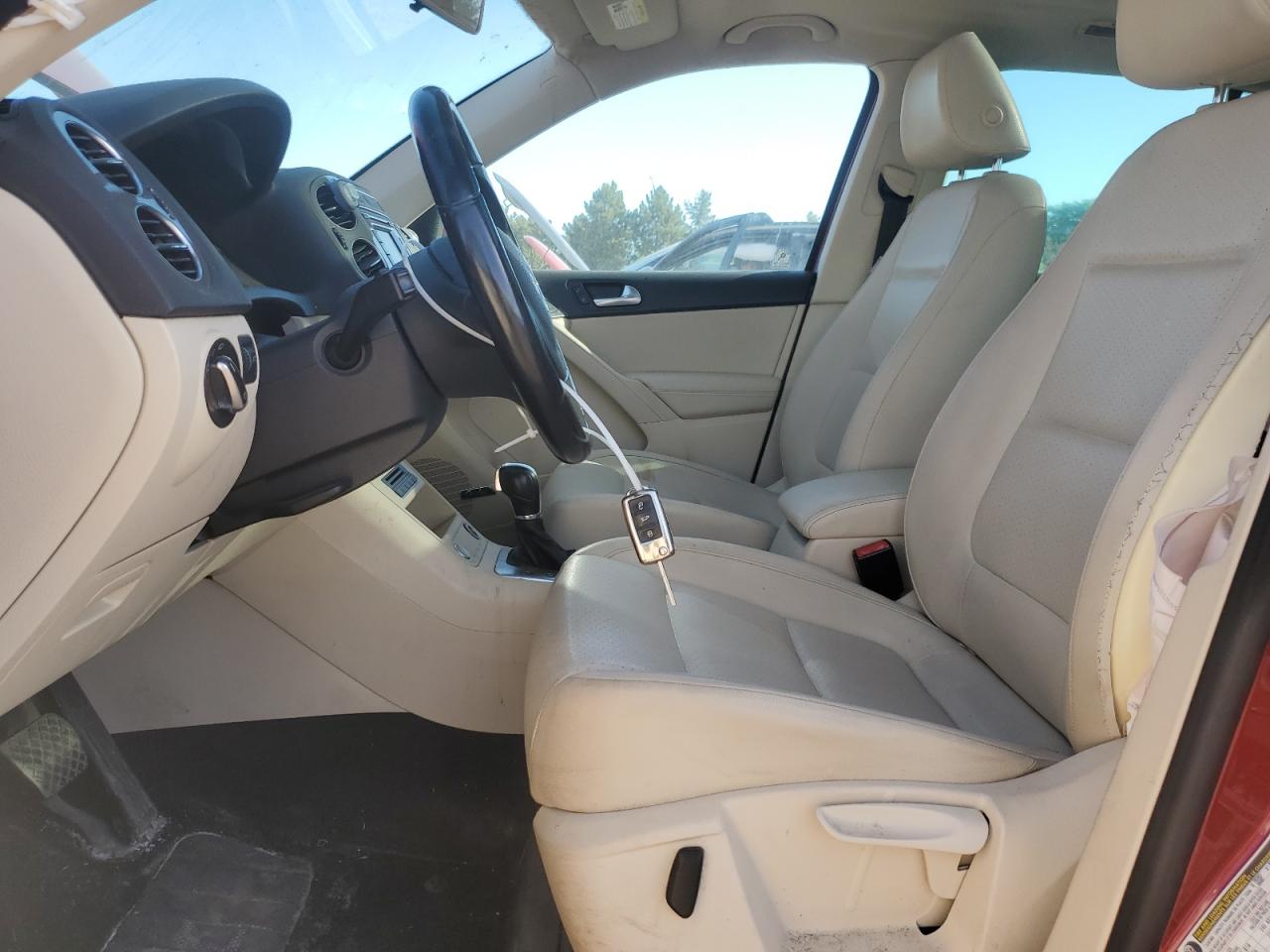 2014 Volkswagen Tiguan S VIN: WVGAV3AX9EW038118 Lot: 56329625