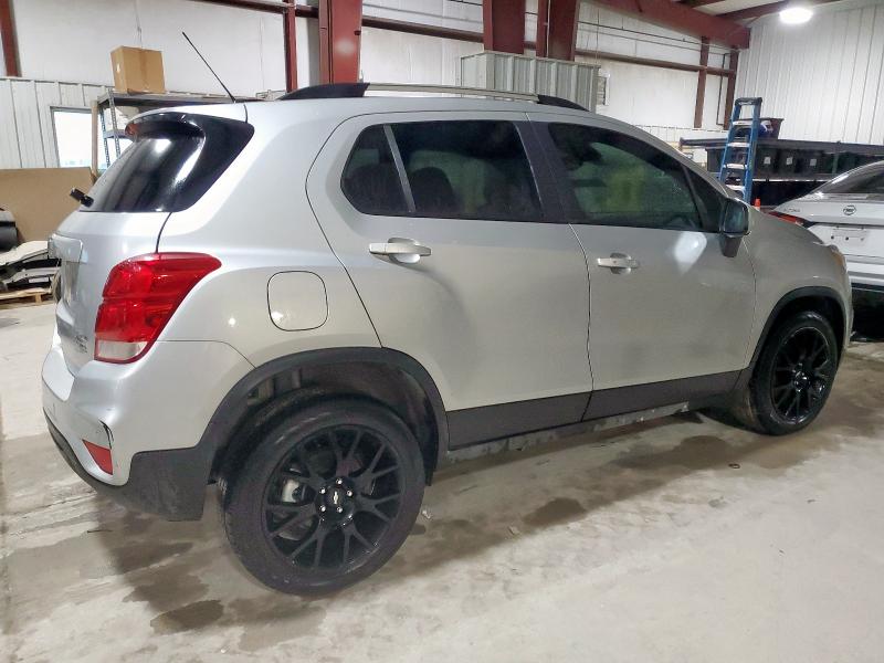 CHEVROLET TRAX 2022 Srebrny