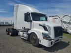 2006 Volvo Vnl Semi Truck for Sale in Dyer, IN - Front End