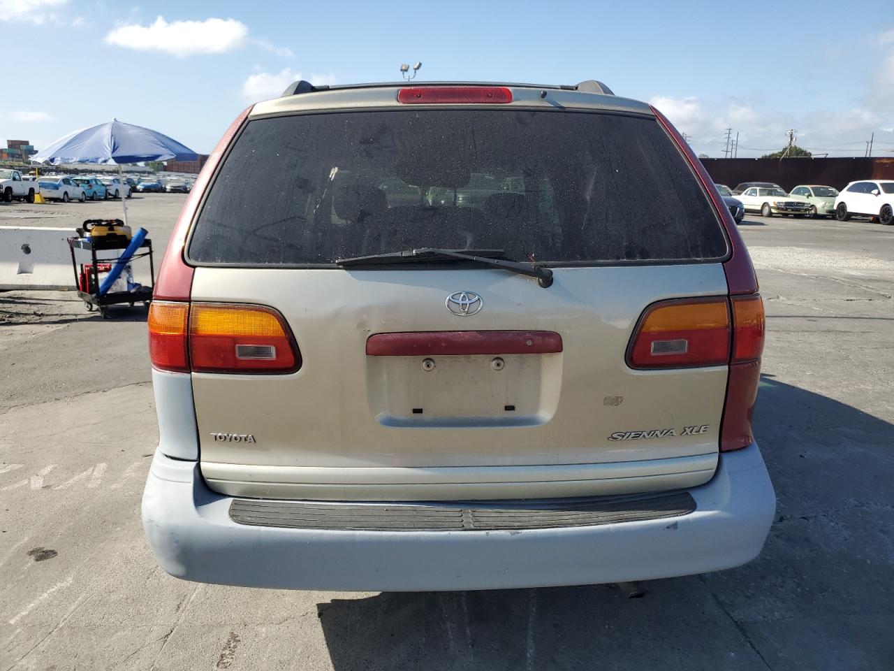 2000 Toyota Sienna Le VIN: 4T3ZF13C4YU227135 Lot: 56706855