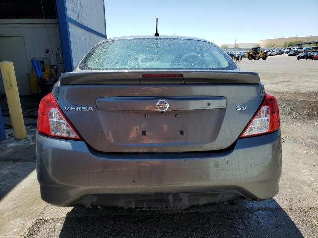  NISSAN VERSA 2017 Szary