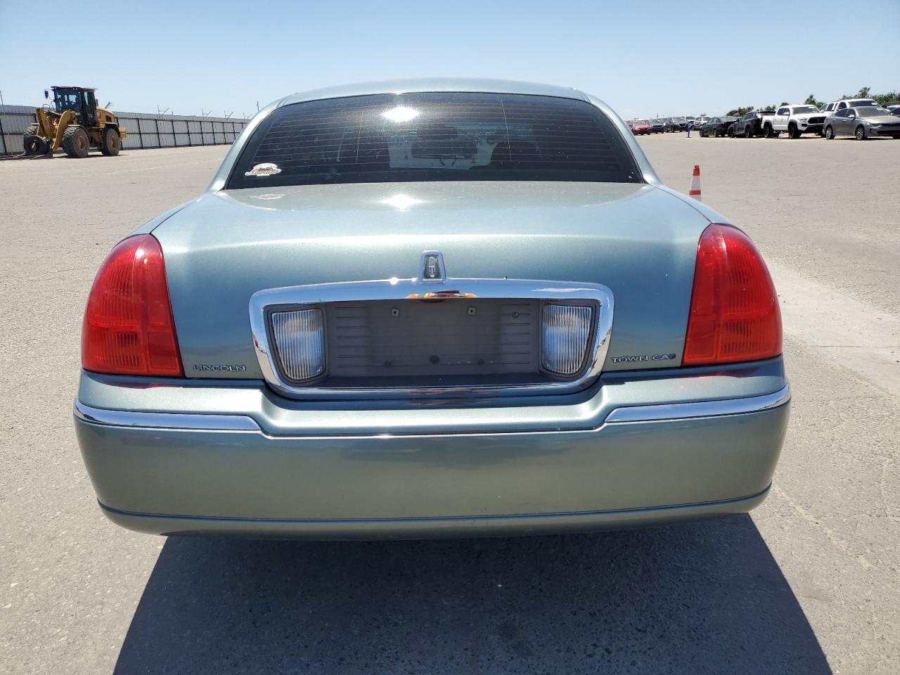 2006 Lincoln Town Car Signature Limited VIN: 1LNHM82W66Y626231 Lot: 57123615
