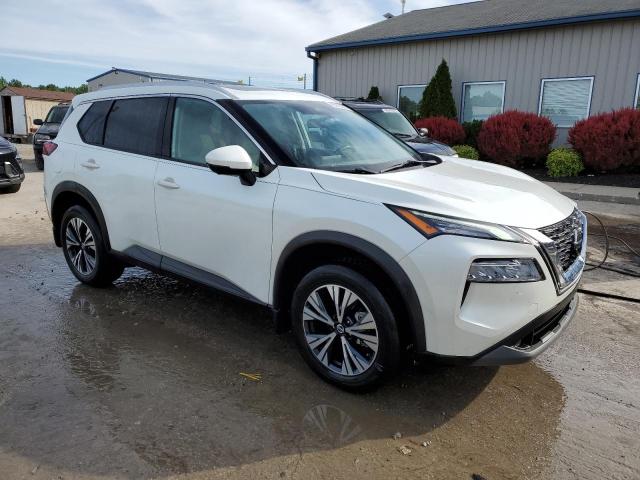  NISSAN ROGUE 2021 Белы