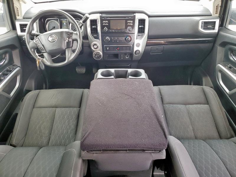  NISSAN TITAN 2017 Silver