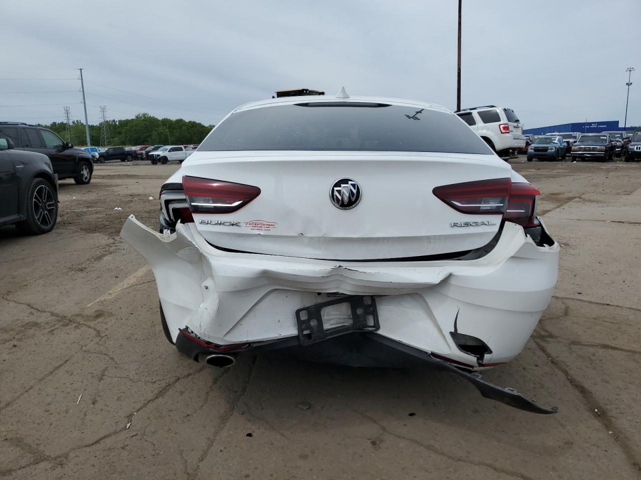 2018 Buick Regal Essence VIN: W04GP6SX1J1128129 Lot: 58543215