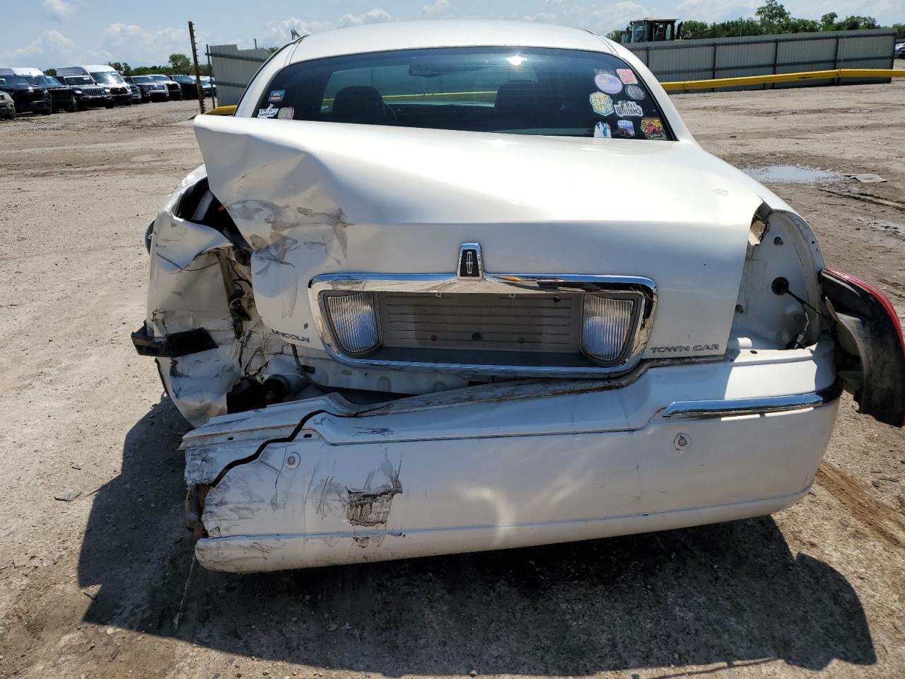 2003 Lincoln Town Car Signature VIN: 1LNHM82W43Y618527 Lot: 56135055
