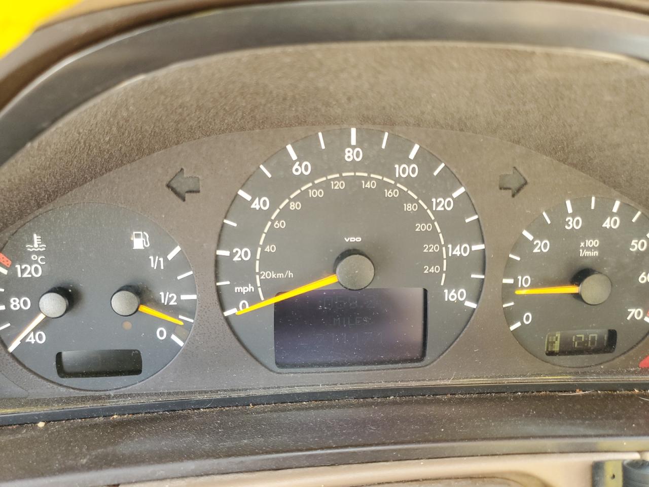 2000 Mercedes-Benz E 320 VIN: WDBJF65J2YB148110 Lot: 56143795