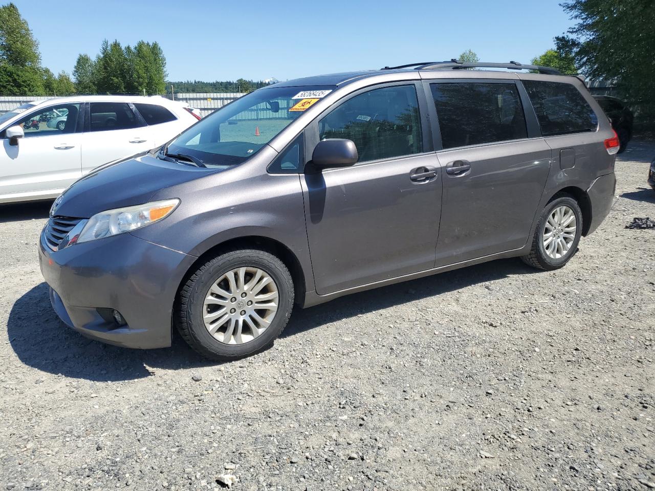 2014 Toyota Sienna Xle   zu verkaufen in Arlington, WA - Rear End