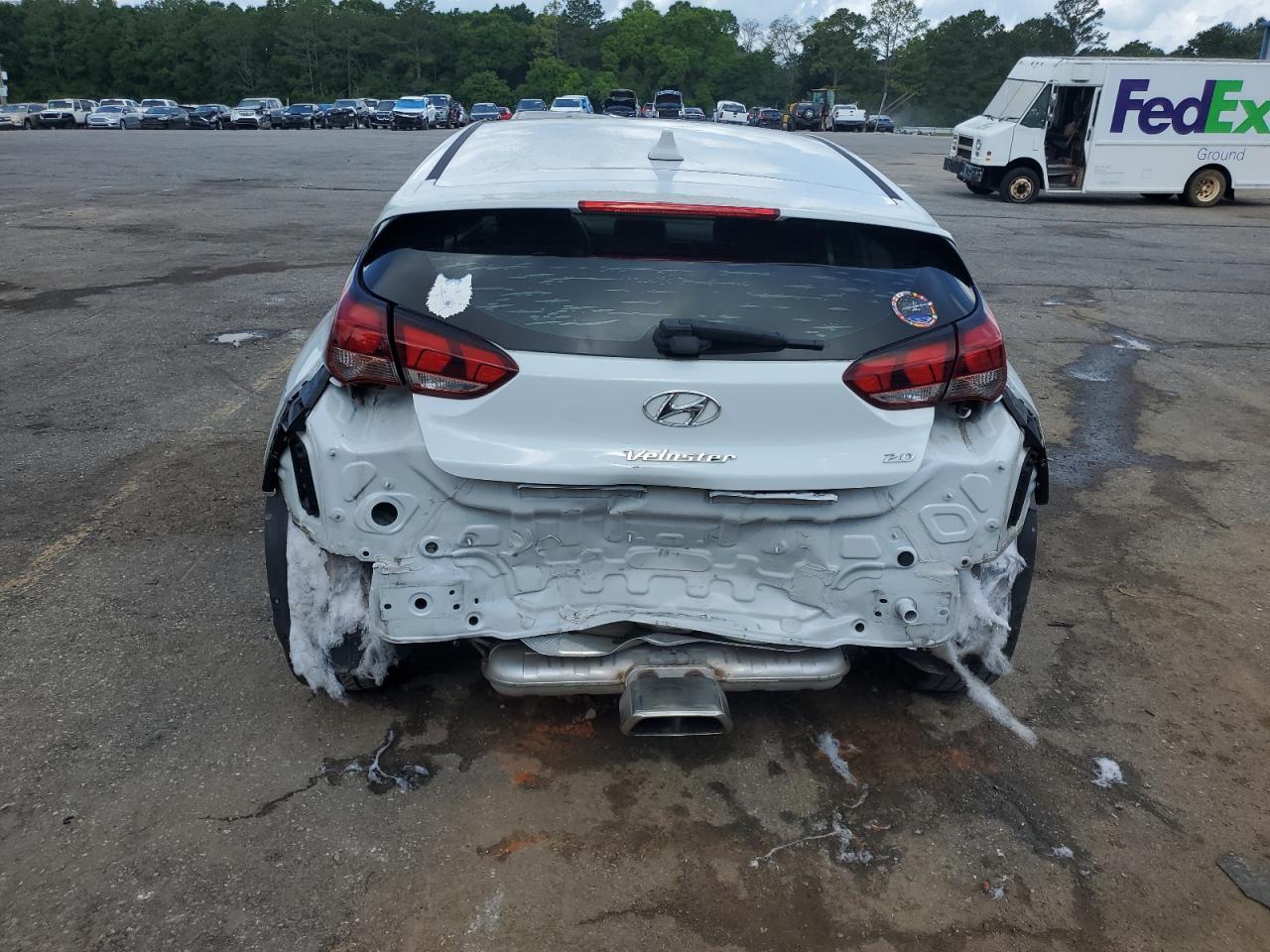 2019 Hyundai Veloster Base VIN: KMHTG6AFXKU015613 Lot: 54073665