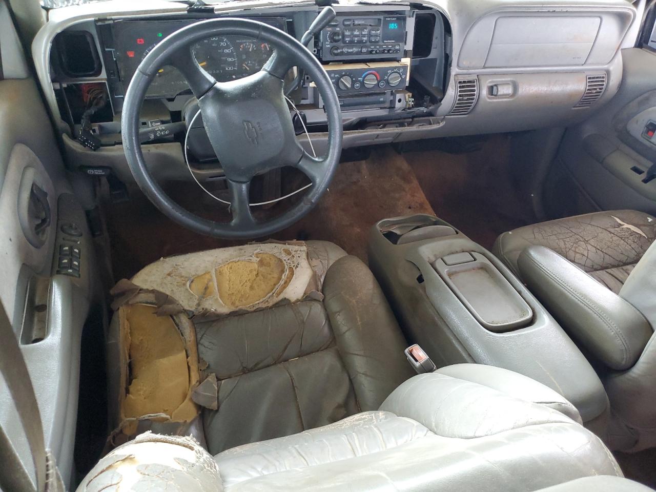 1999 Chevrolet Suburban C1500 VIN: 3GNEC16R1XG164265 Lot: 58345065