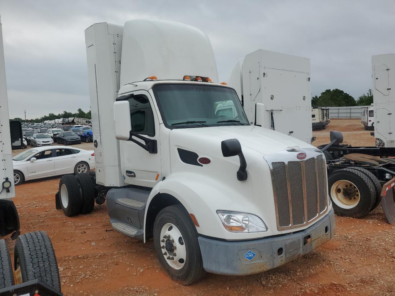 Oklahoma City, OK에서 판매 중인 2017 Peterbilt Tractor 579 Semi Truck - Minor Dent/Scratches