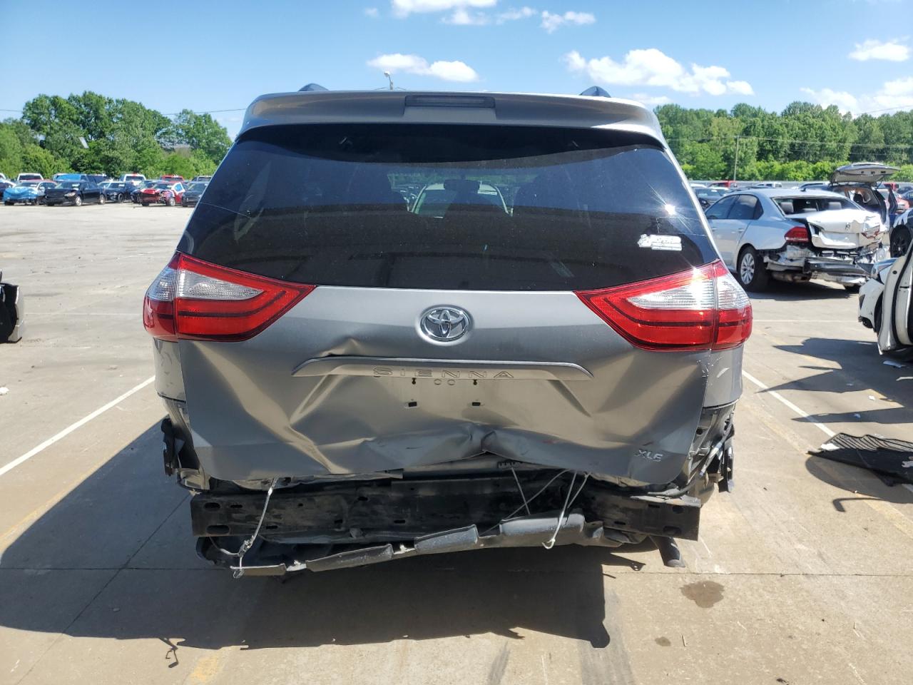2017 Toyota Sienna Xle VIN: 5TDYZ3DC2HS817445 Lot: 56551795