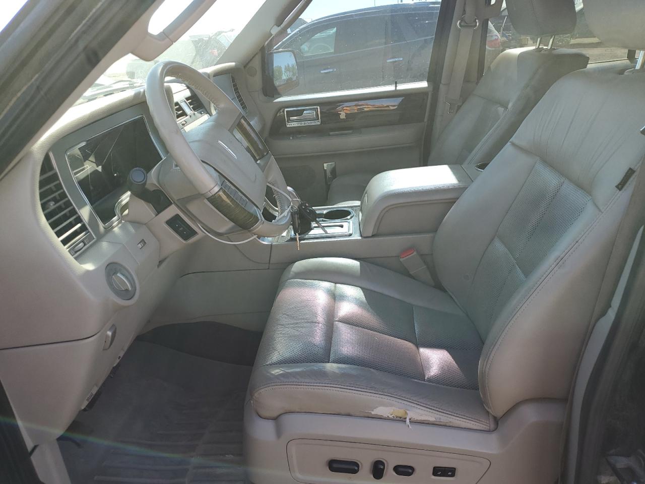 2010 Lincoln Navigator VIN: 5LMJJ2J56AEJ02164 Lot: 56325935