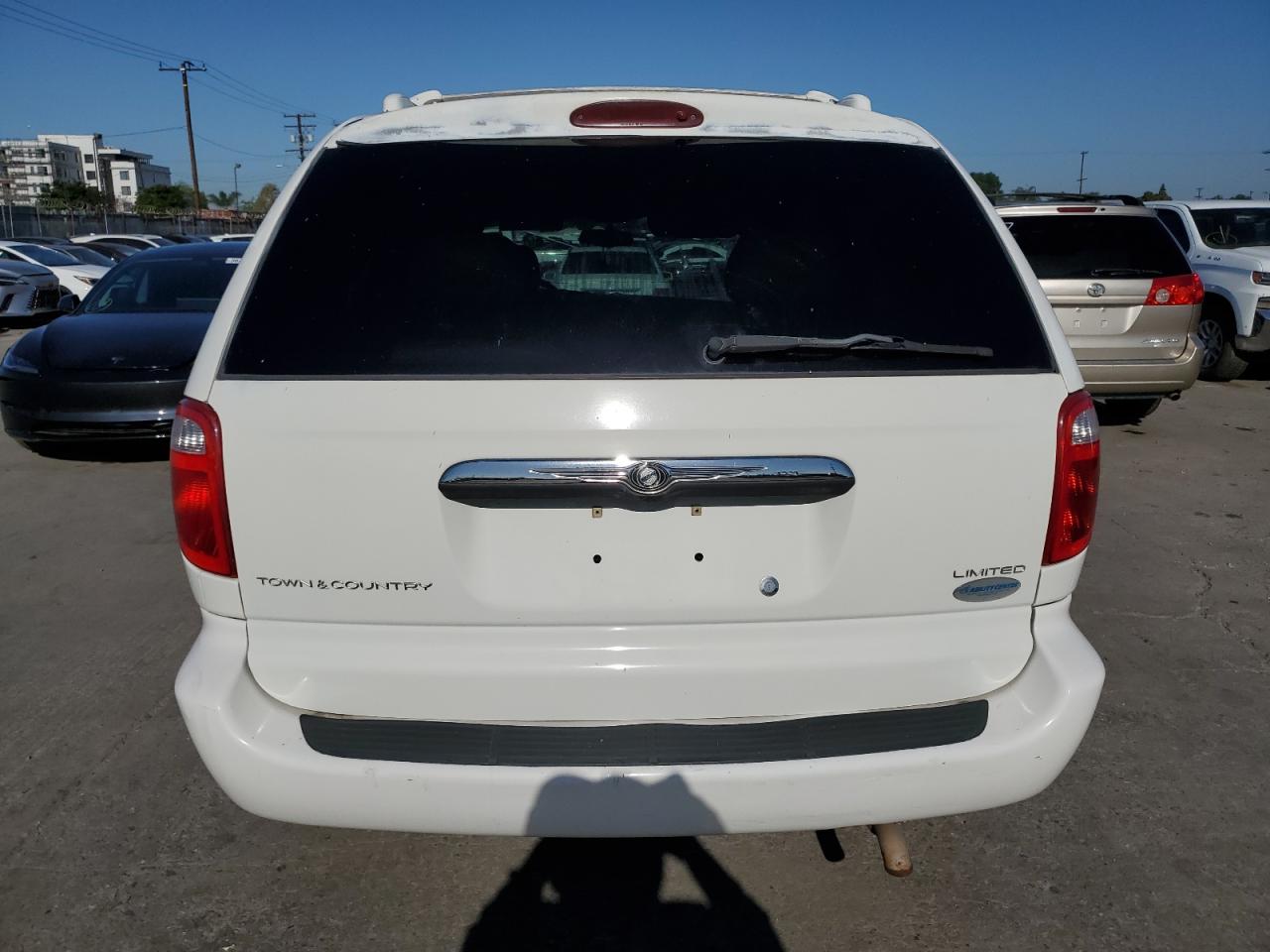 2001 Chrysler Town & Country Limited VIN: 2C8GP64L11R336540 Lot: 56532555