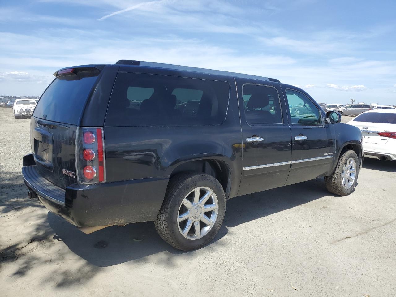 2011 GMC Yukon Xl Denali VIN: 1GKS2MEF9BR321013 Lot: 57113565