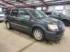 2012 Chrysler Town & Country Touring L en Venta en East Granby, CT - Minor Dent/Scratches