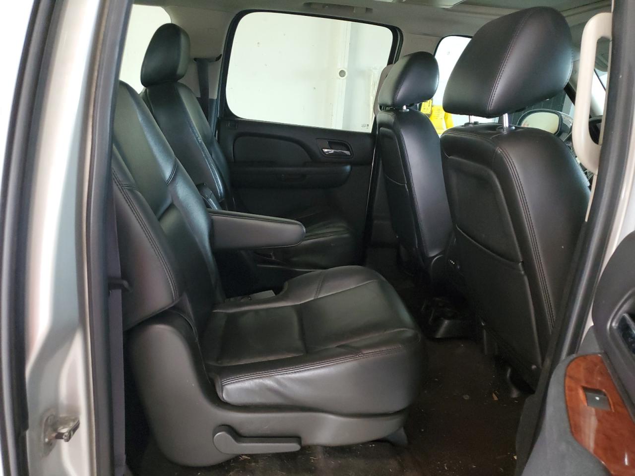2011 Chevrolet Suburban K1500 Ltz VIN: 1GNSKKE39BR238727 Lot: 56410145