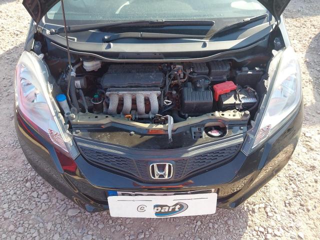 2014 HONDA JAZZ ES +