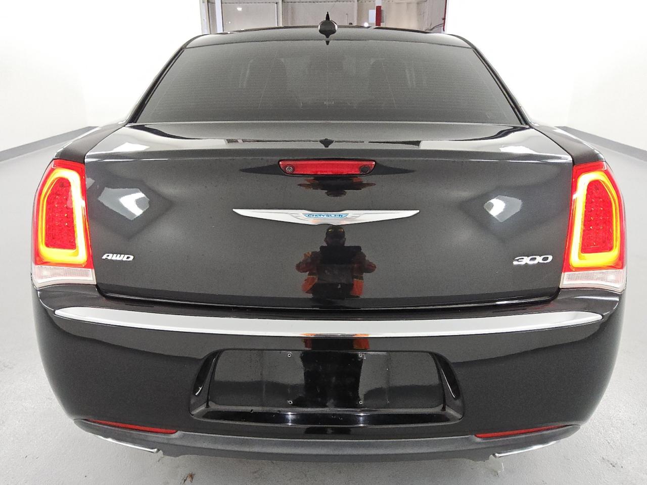 2017 Chrysler 300 Limited VIN: 2C3CCAAG9HH609976 Lot: 53801285