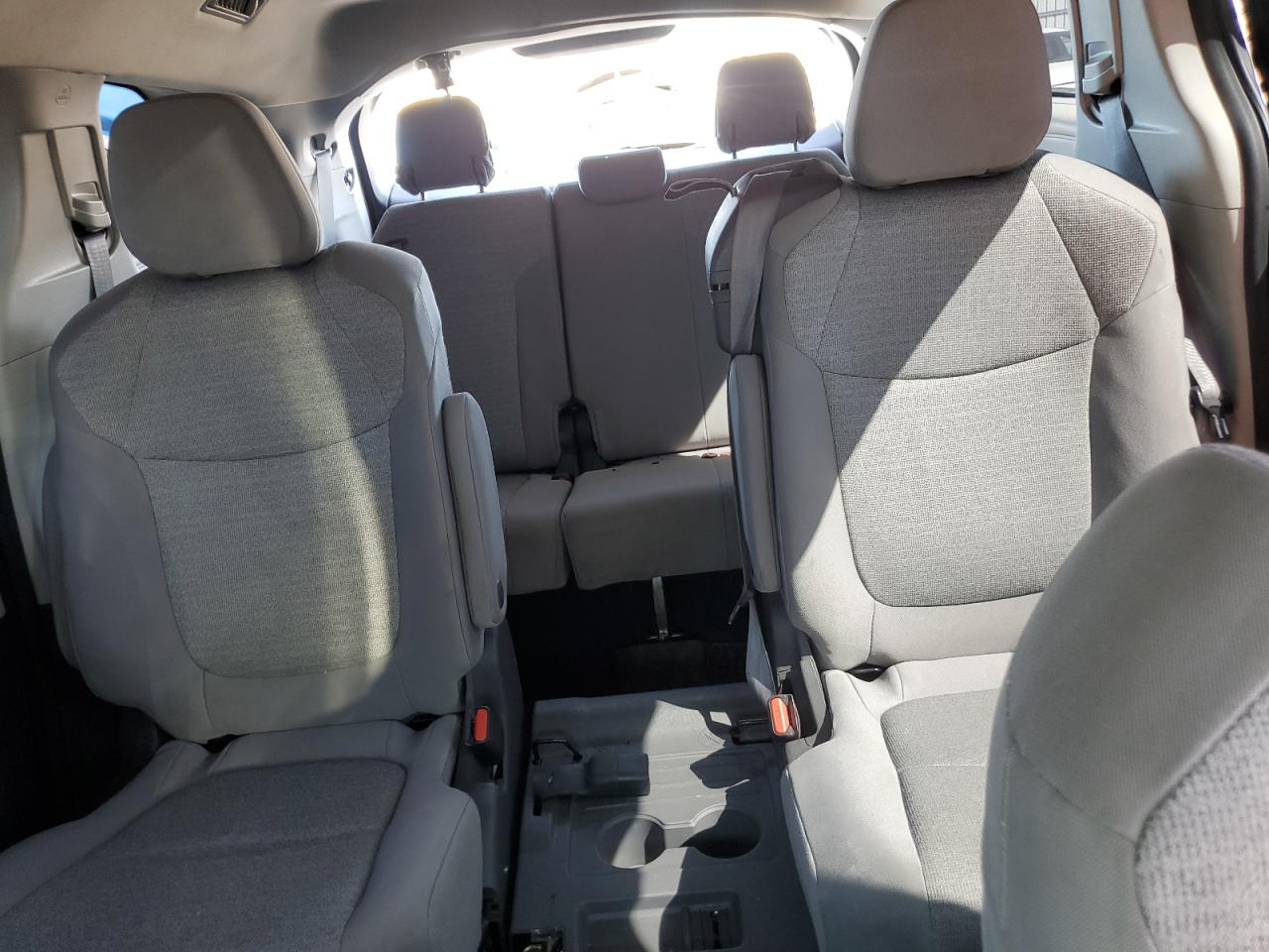 2021 Toyota Sienna Le VIN: 5TDKRKEC9MS048080 Lot: 58227065