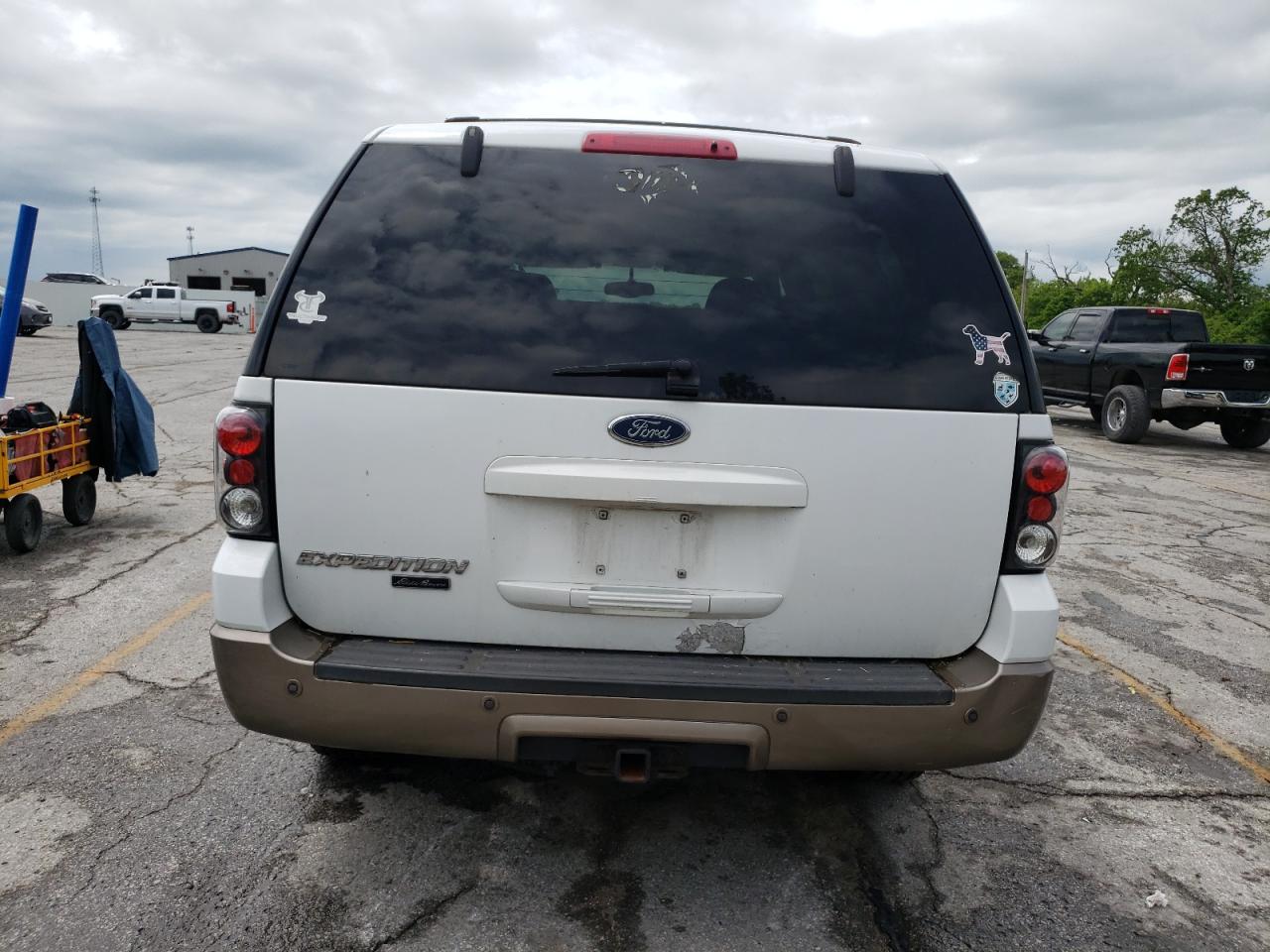 2004 Ford Expedition Eddie Bauer VIN: 1FMRU17W74LA68372 Lot: 56393515