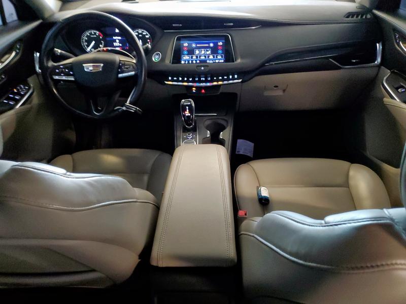  CADILLAC XT4 2022 Серебристый