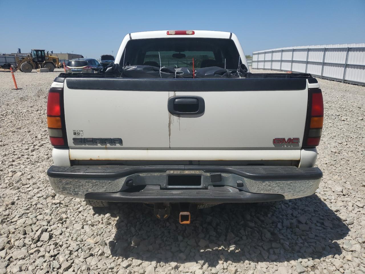 2005 GMC New Sierra K1500 VIN: 2GTEK13T751382339 Lot: 56607645