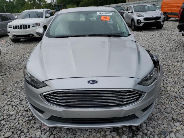 Sedans FORD FUSION 2017 Srebrny