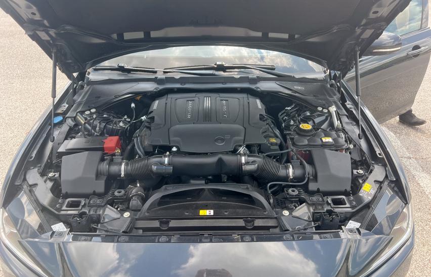  JAGUAR XE 2019 Szary