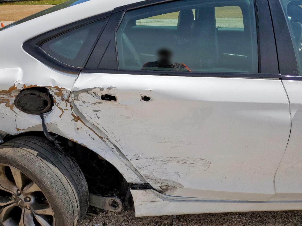 1C3CCCBB5FN698352 2015 Chrysler 200 S