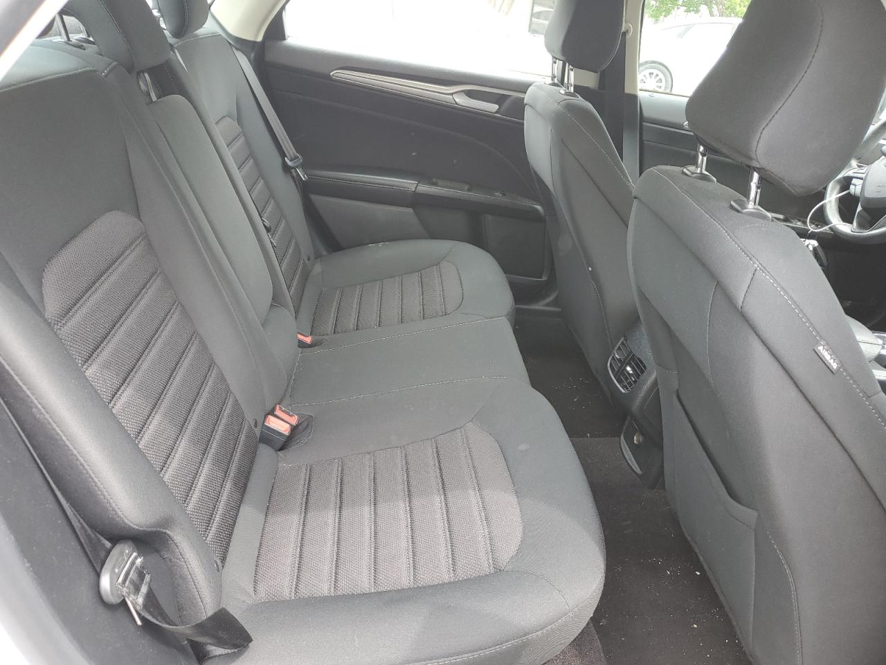 2020 Ford Fusion Se VIN: 3FA6P0LU2LR264643 Lot: 54023845