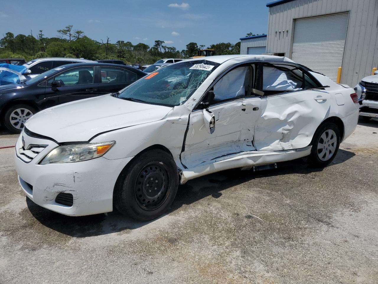 Fort Pierce, FL에서 판매 중인 2010 Toyota Camry Base - Side