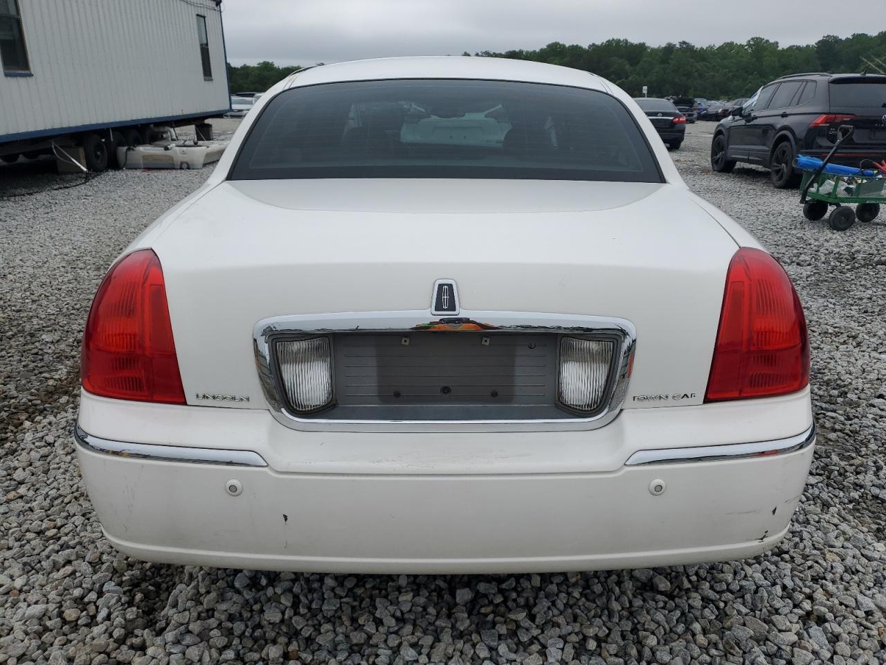 2004 Lincoln Town Car Executive VIN: 1LNHM81W54Y622217 Lot: 58786055