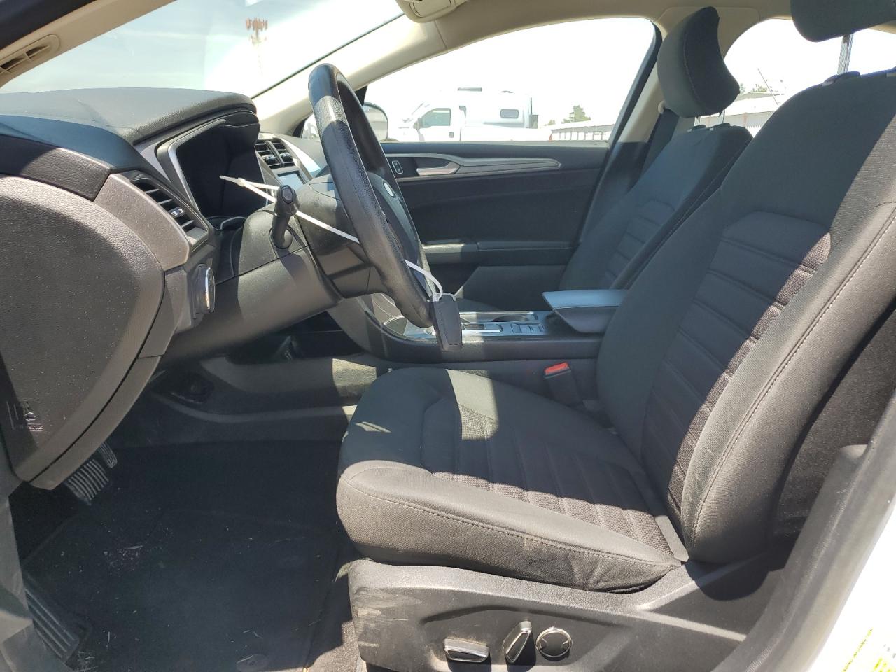 2019 Ford Fusion Se VIN: 3FA6P0LU0KR285120 Lot: 54032675