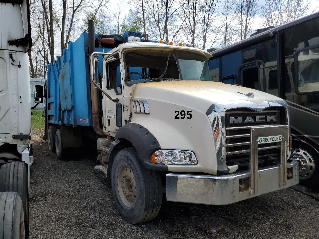 2009 Mack Granite Refuse Truck for Sale in Davison, MI - All Over